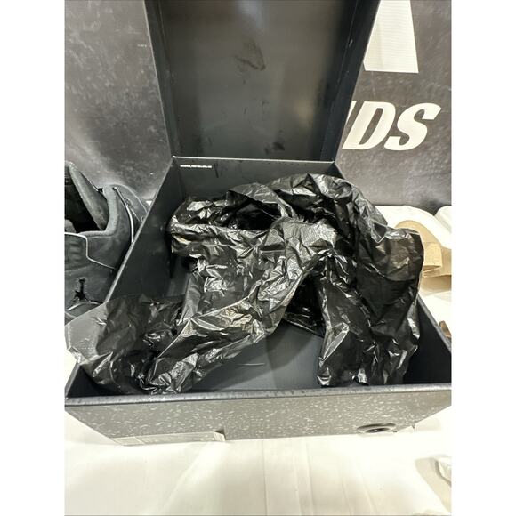 Size 13- Jordan 4 Black Cats. W/ Box Inserts And Paper. Excellent Condition!! - Picture 10 of 16